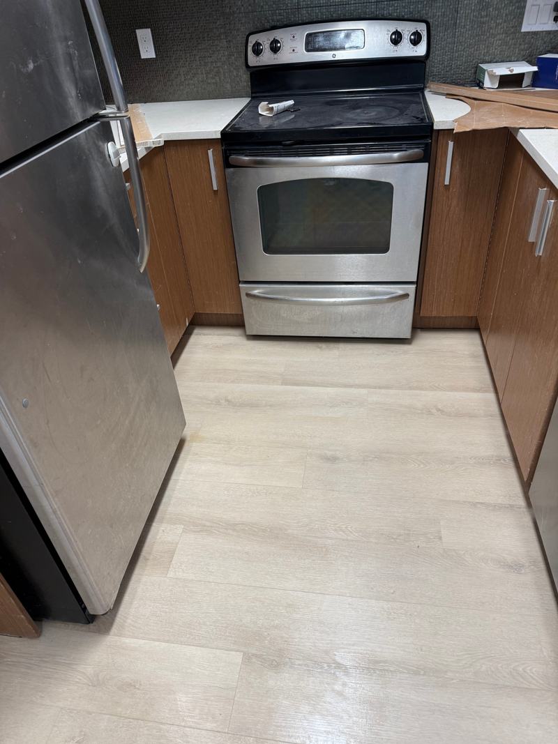 Laminate floor installed by Craftbuild in Burnaby &mdash; photo 3